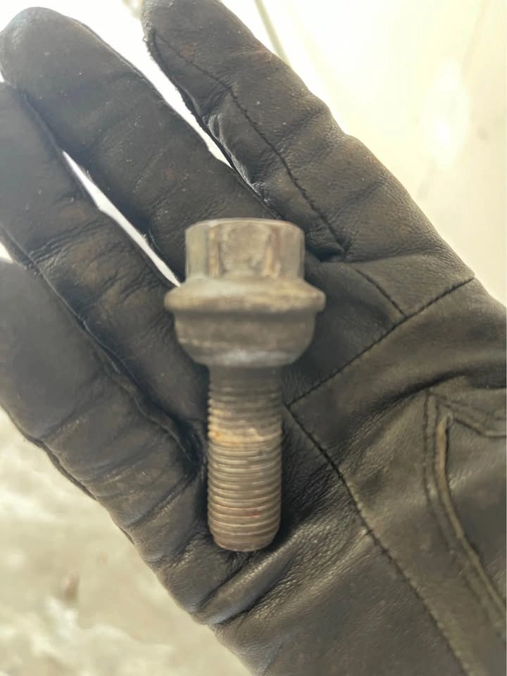 Mercedes Benz Sprinter Wheel Lug nuts (24) - photo 2