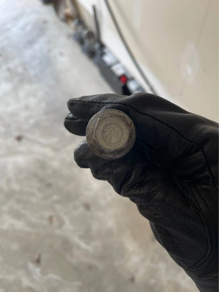 Mercedes Benz Sprinter Wheel Lug nuts (24) - photo 3