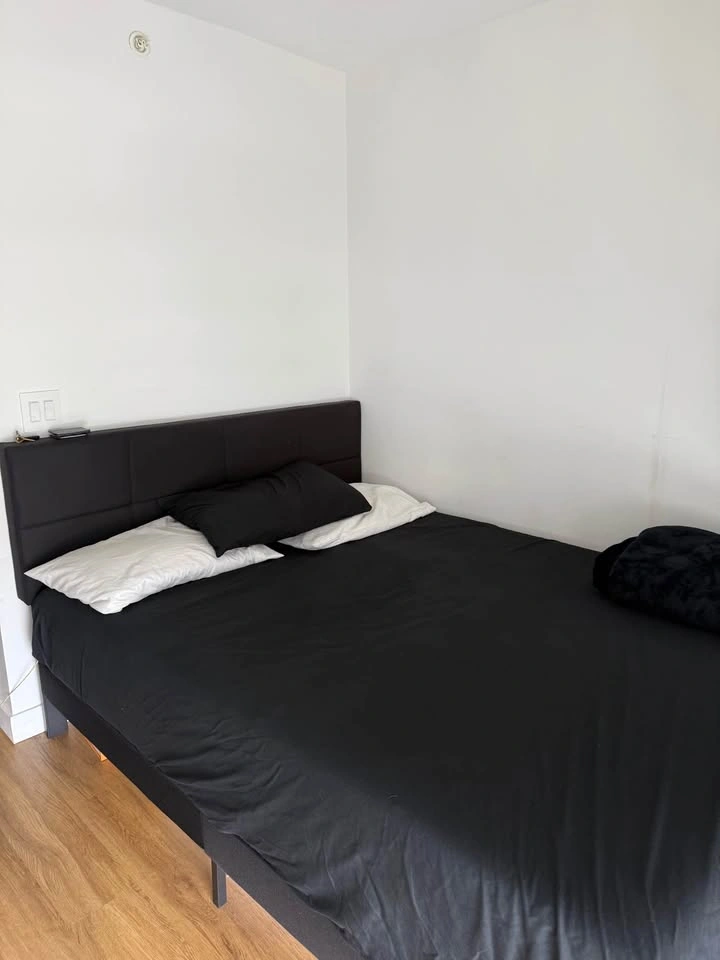 Queen Size Bed and Mattress - photo 4