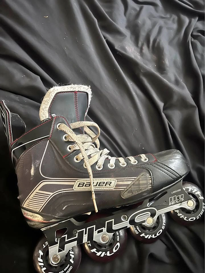 Hockey roller blades