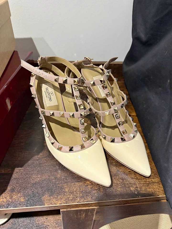 Valentino Garavi Rockstud Pumps Size 38