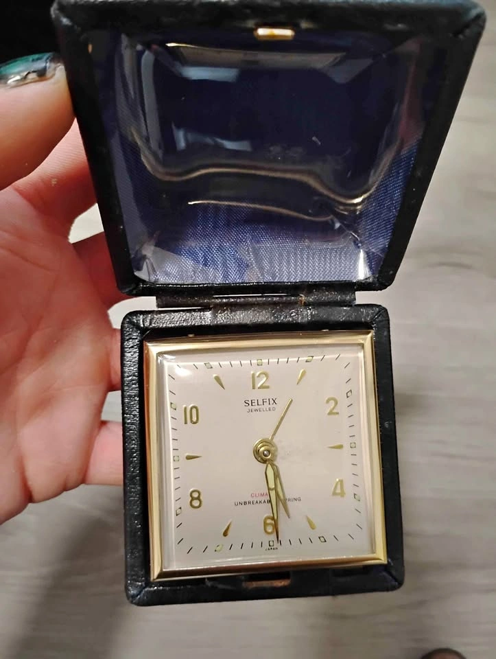 Vintage Selfix Travel Clock & Gold/Silver Chains