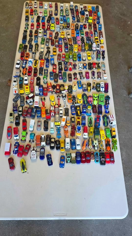 Massive toy car lot - photo 2