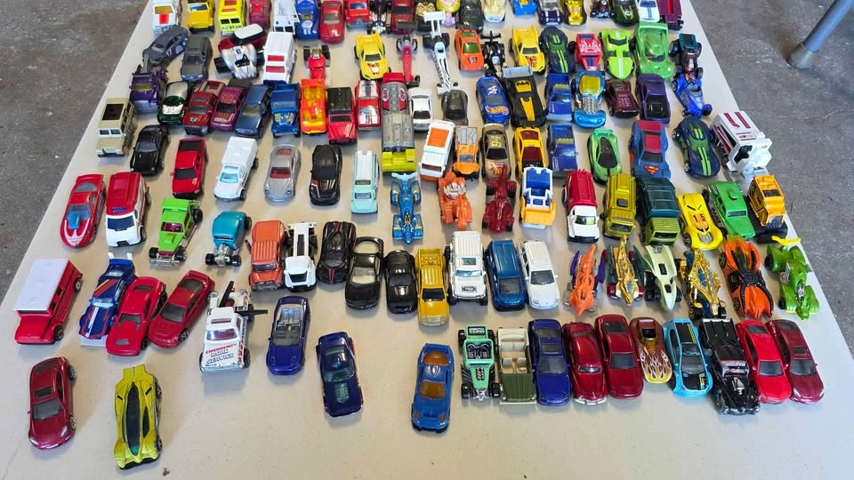 Massive toy car lot - photo 3