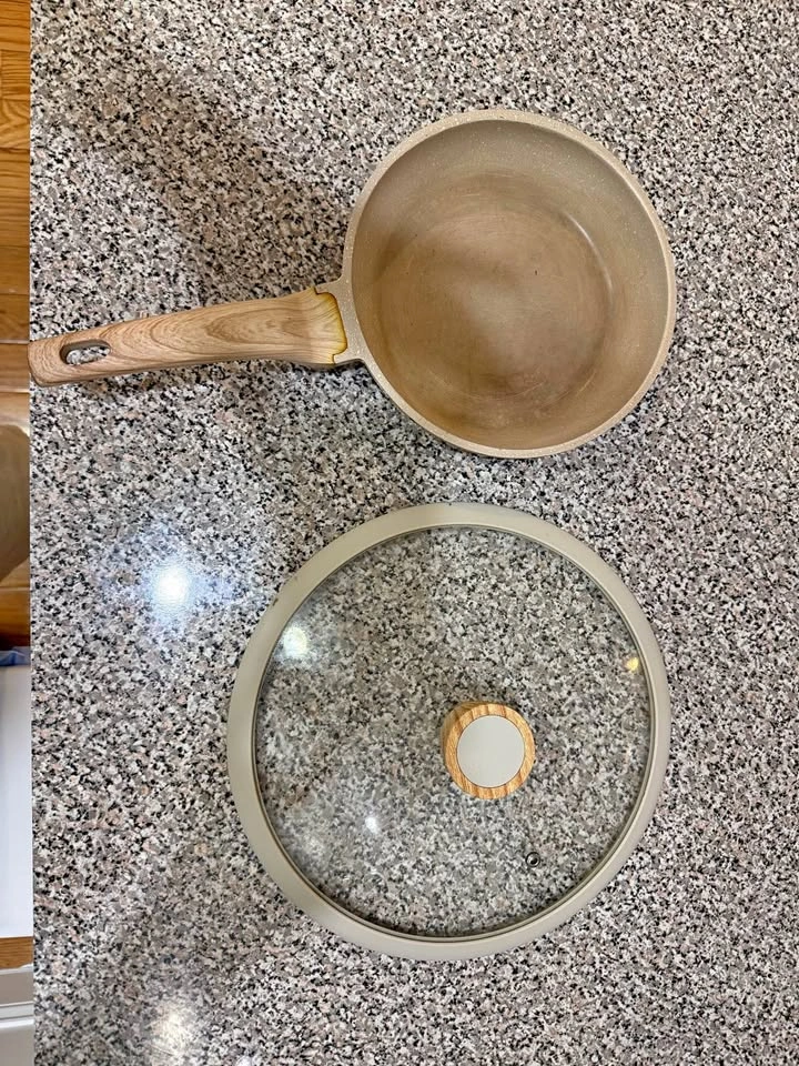 Free Pan and pan lid