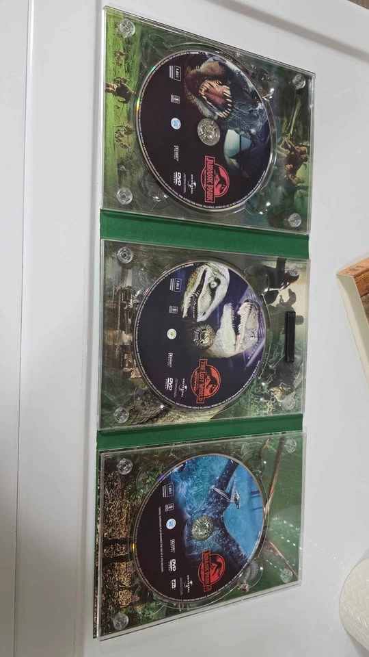 Jurassic park original trilogy DVD set - photo 2