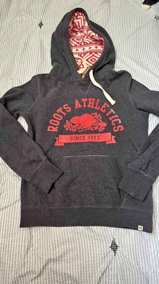 Womans roots sweater