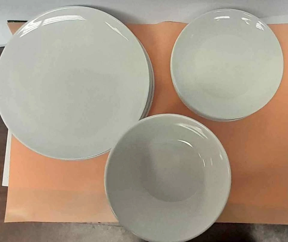 12-piece dinnerware set, excellent condition.