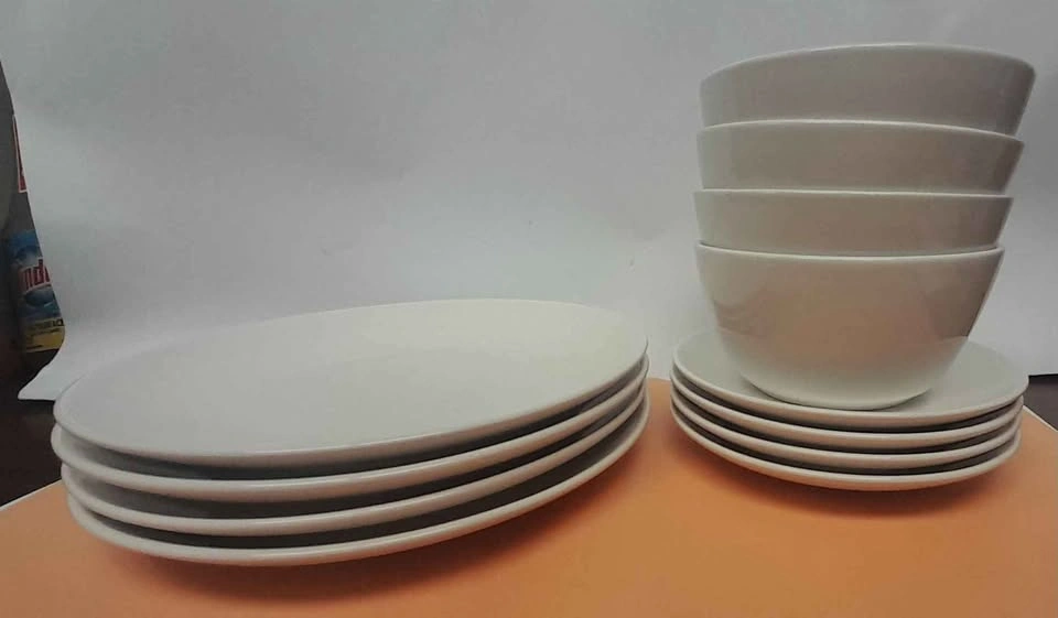 12-piece dinnerware set, excellent condition. - photo 2