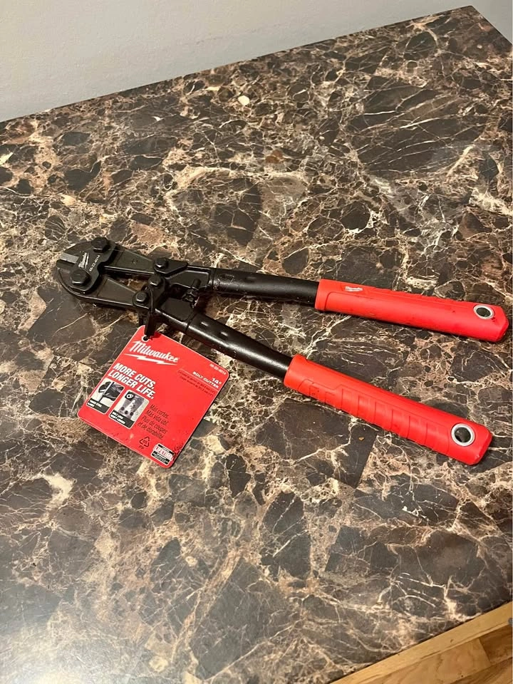 Milwaukee Bolt cutters 14”