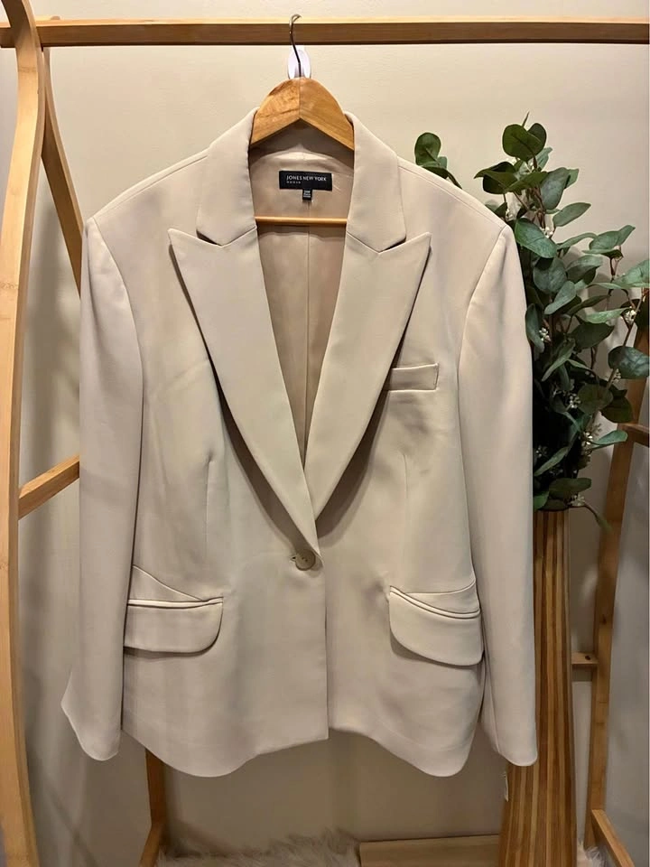 Jones New York Cream Blazer size 24