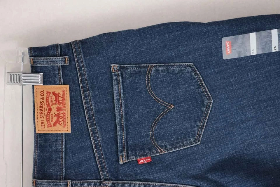 NEW Levis Dark Wash Classic Bermuda Shorts Size 26W - photo 4