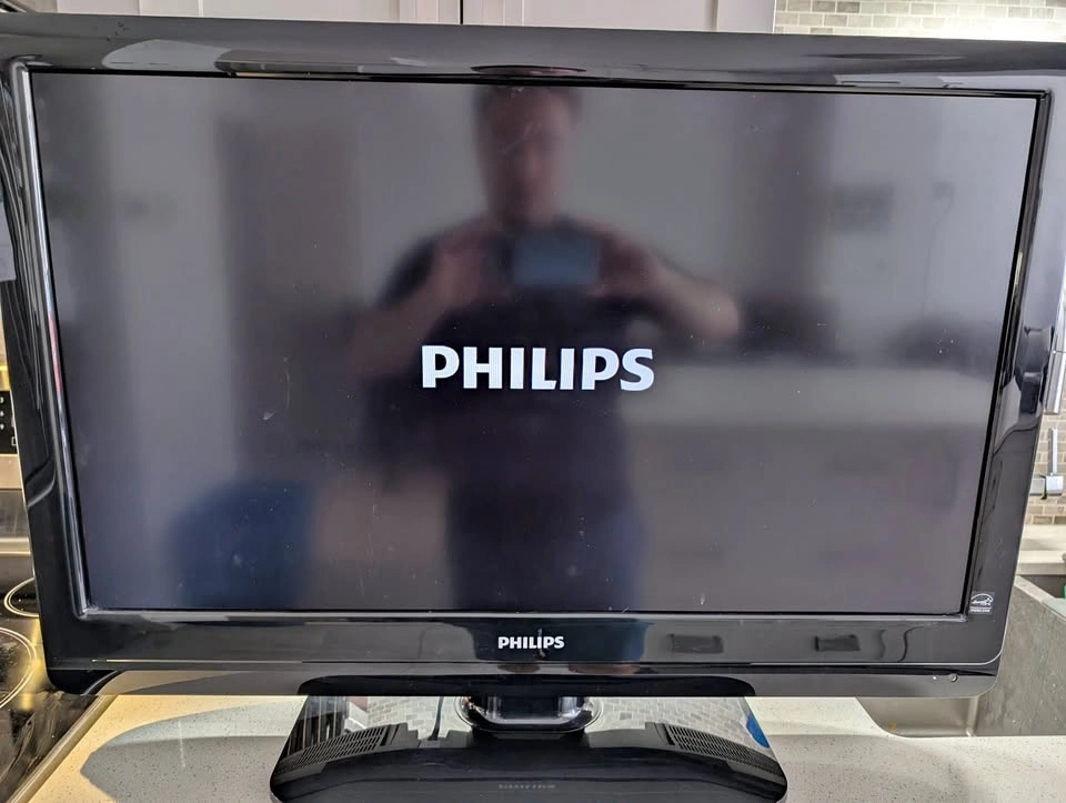 Phillips 32" LCD 720P TV (MODEL NO: 32PFL3505D/F7)