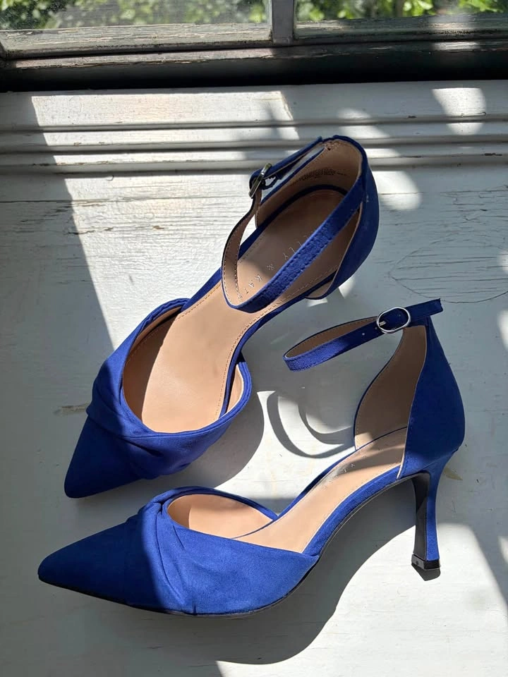 Size 8.5 Brand New Cobalt Heels