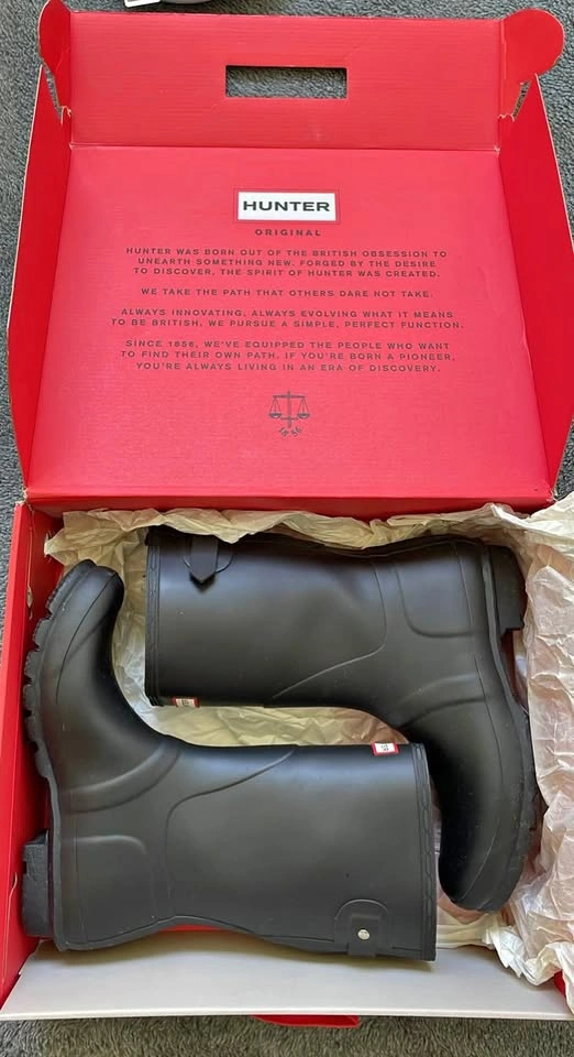 Hunter Adjustable Rain Boots (US 10 / EU 42) + Socks