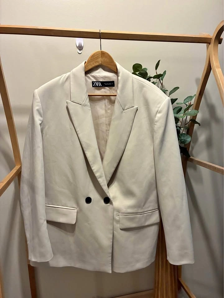 Zara Woman’s Cream Oversized Blazer size Large