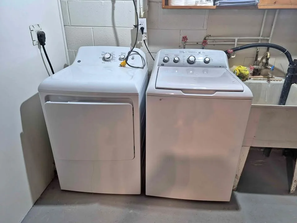 GE Washer Dryer Set thumbnail