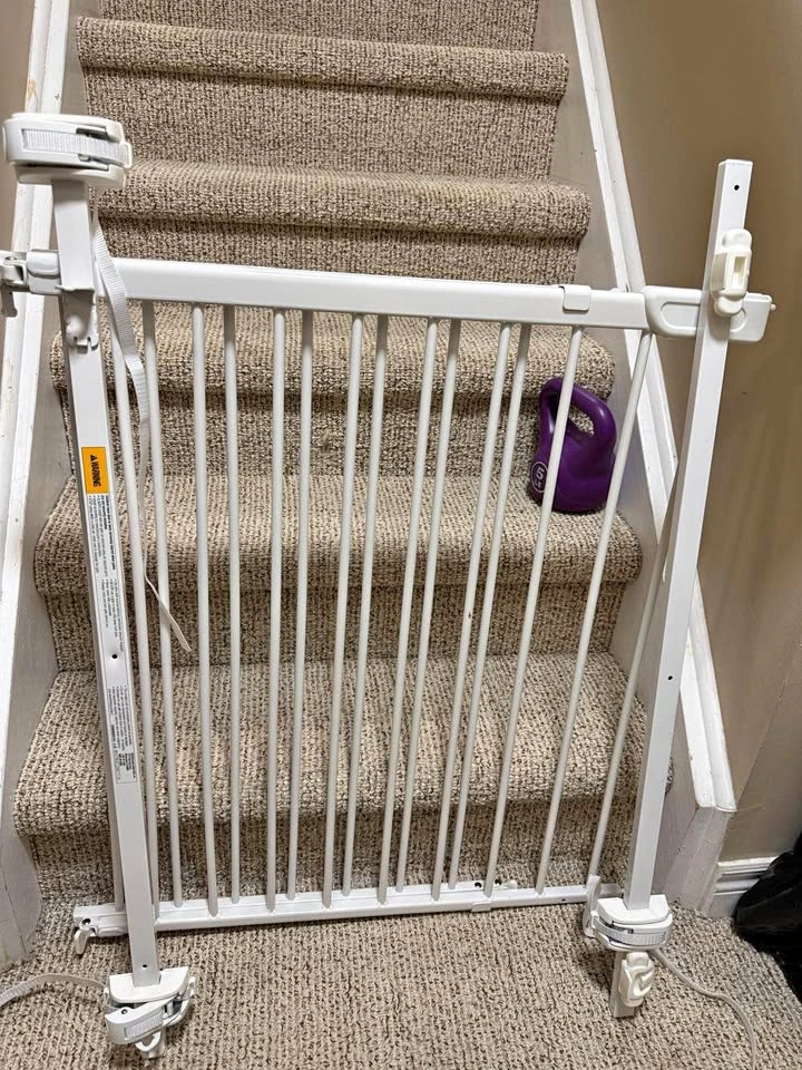 Baby Gate - Lightly used