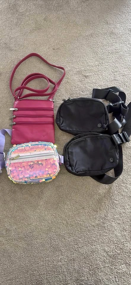 Cross shoulder bags and one purse