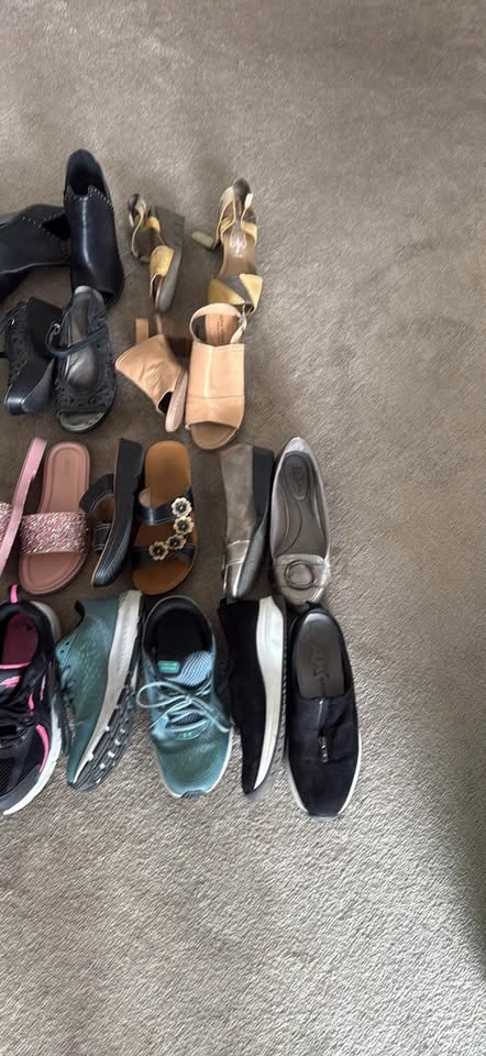 Ladies shoes size 7 1/2-8 $10 each - photo 2