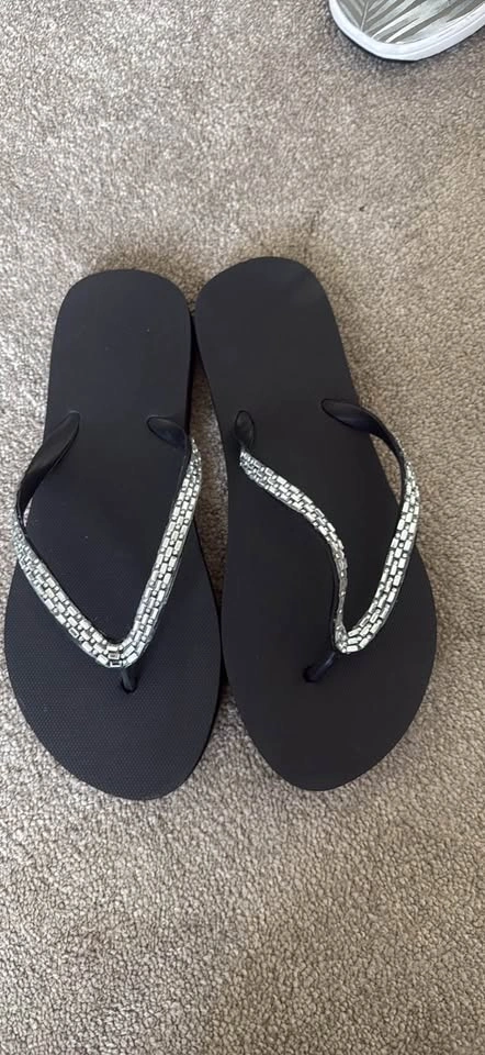 ladies size 8 flip-flops $5 each - photo 2