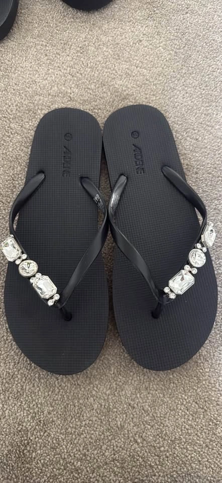 ladies size 8 flip-flops $5 each - photo 3
