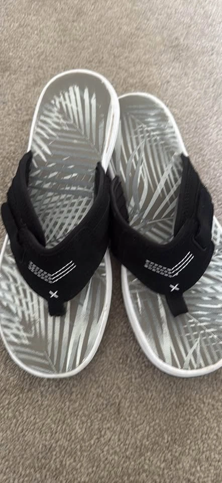 ladies size 8 flip-flops $5 each - photo 5