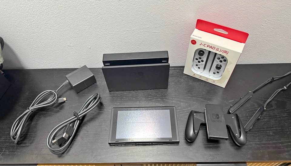 V1 Console HAC-001 Nintendo Switch Console with Accessories