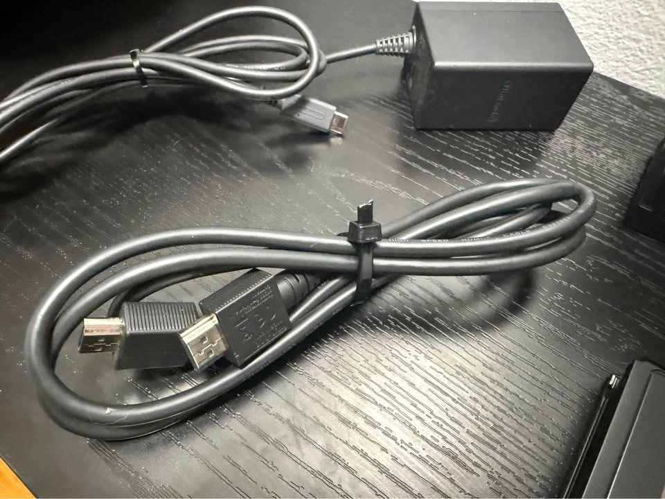 V1 Console HAC-001 Nintendo Switch Console with Accessories - photo 3
