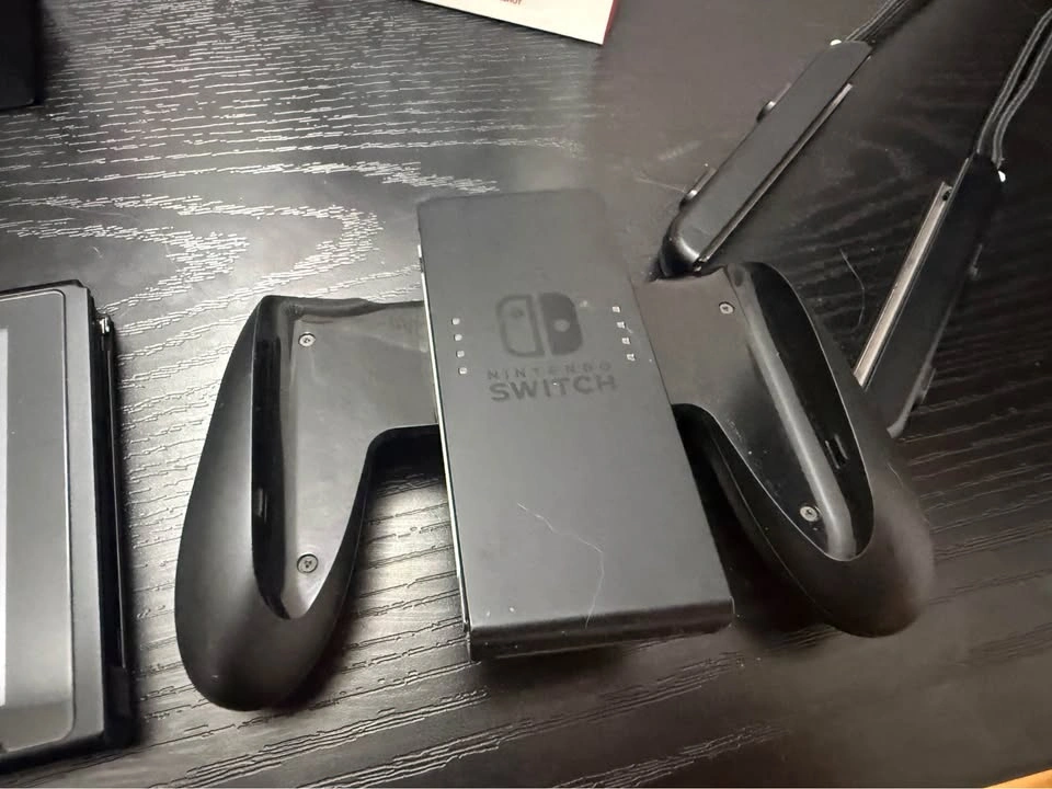 V1 Console HAC-001 Nintendo Switch Console with Accessories - photo 5