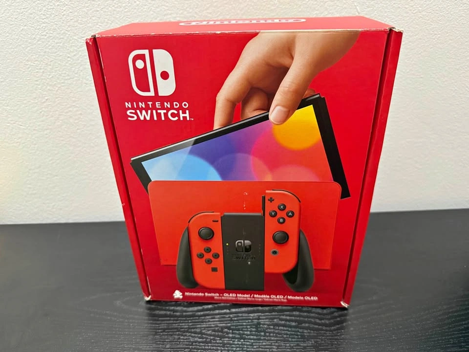 OLED Nintendo Switch - Limited Edition - Mario Red