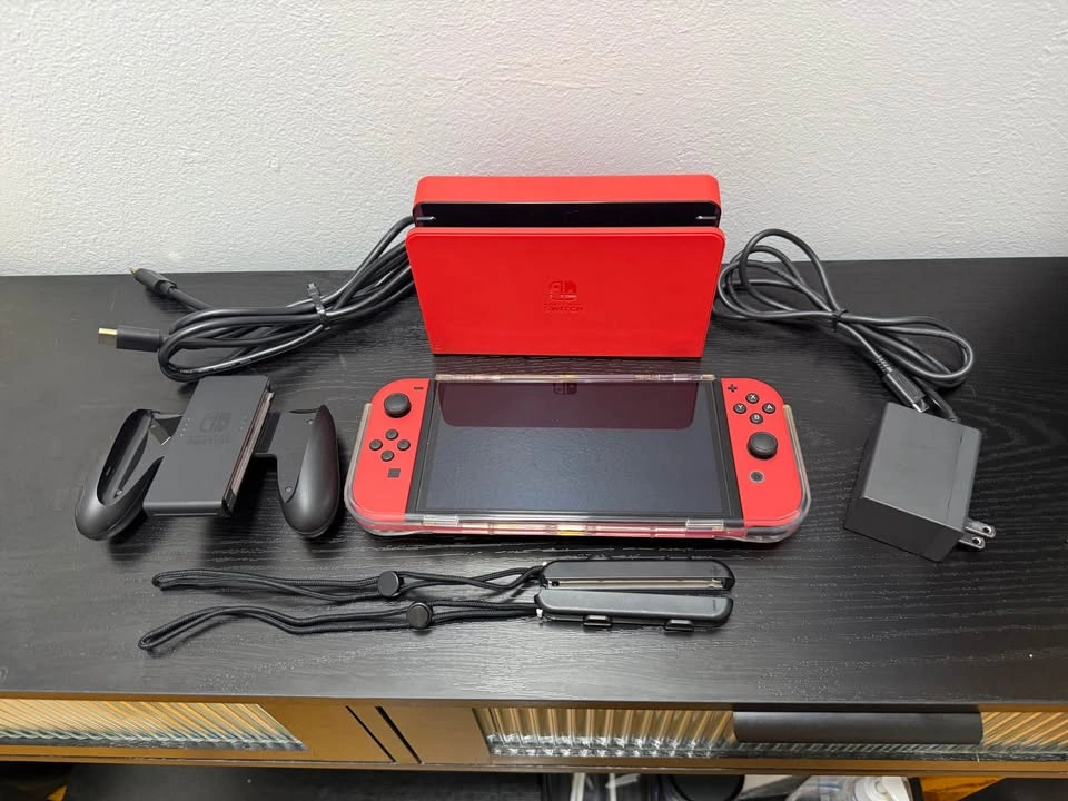 OLED Nintendo Switch - Limited Edition - Mario Red - photo 4