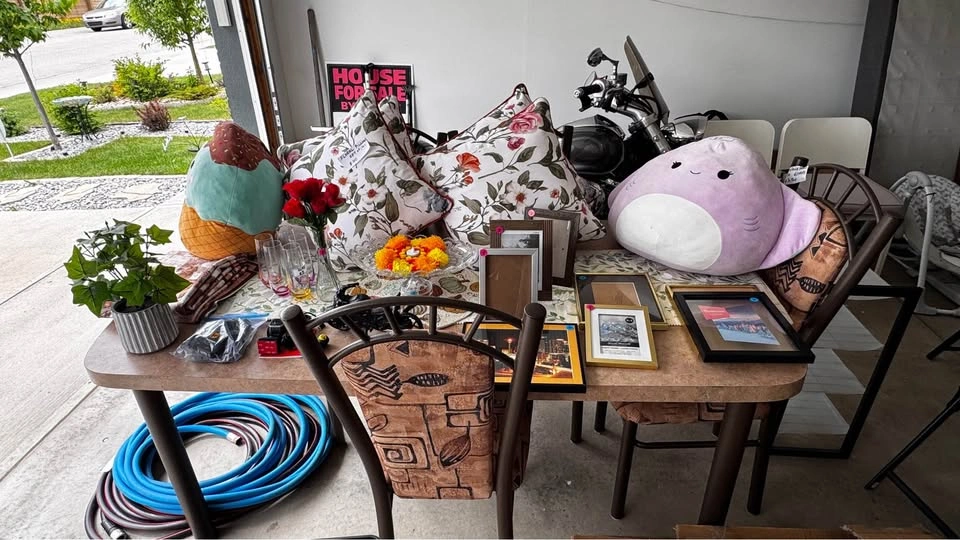 🏠GARAGE SALE AT CHARLESWORTH🌟 - photo 3
