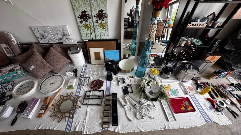 🏠GARAGE SALE AT CHARLESWORTH🌟 - photo 5