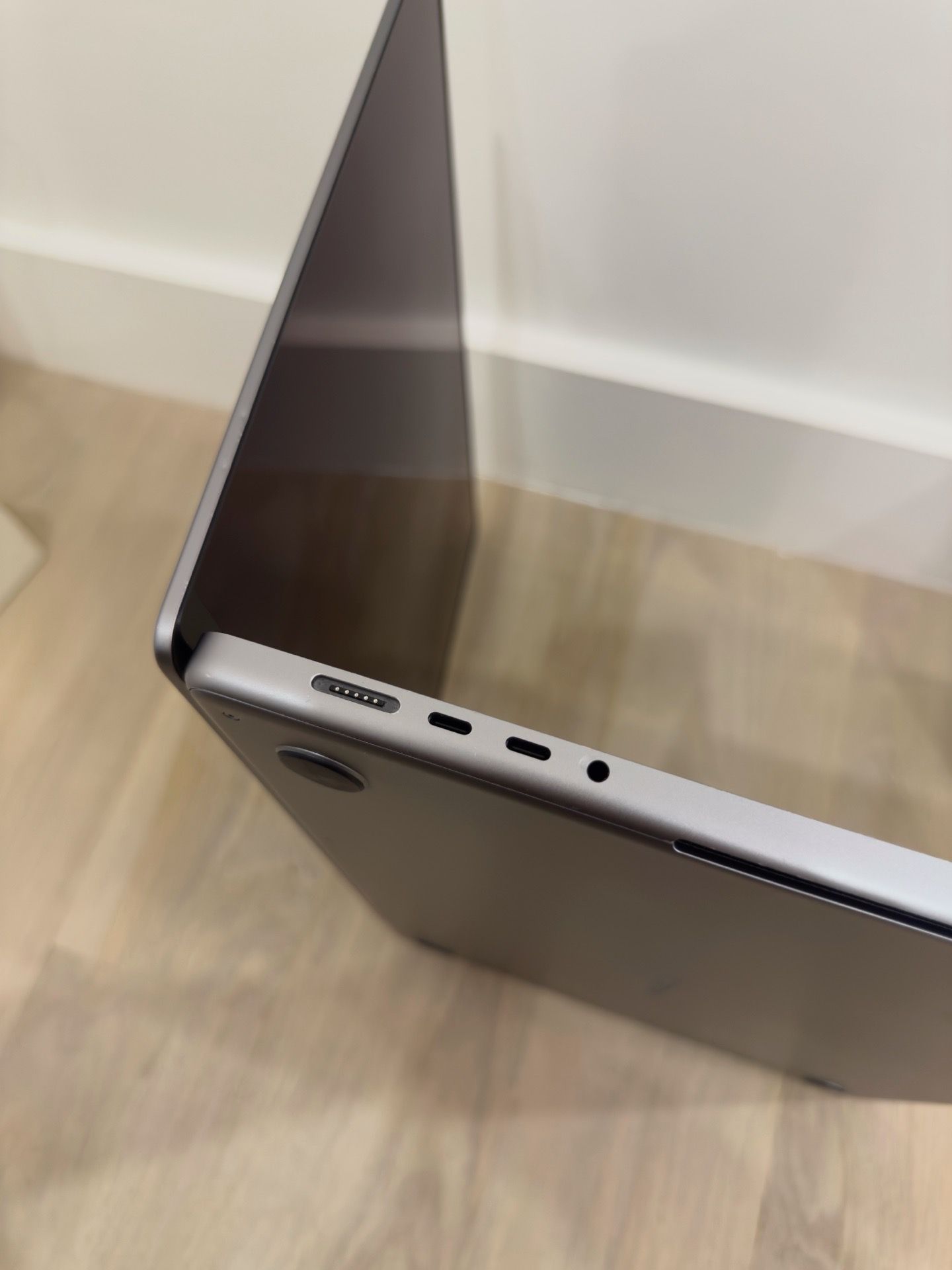 16-in MacBook Pro M2 Max, 12‑Core CPU, 38‑Core GPU, 96GB RAM, 8T - photo 3