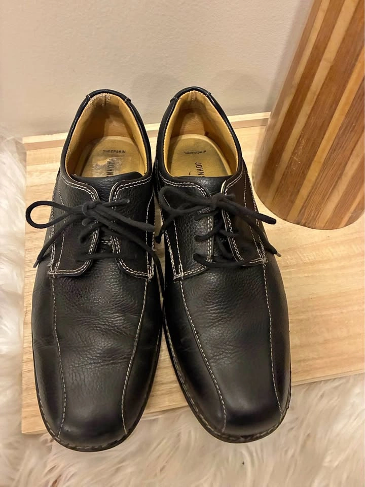 Johnson & Murphy 100% Leather shoes size 8.5