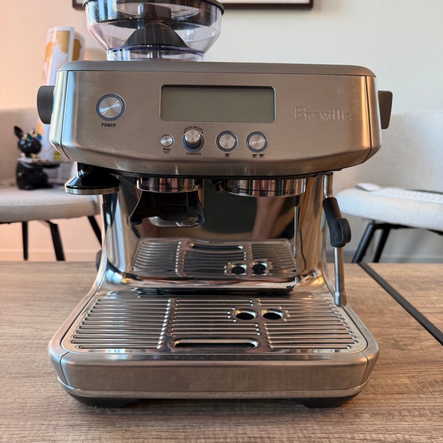 Breville - The Barista Pro - Coffee and Espresso Machine - photo 3