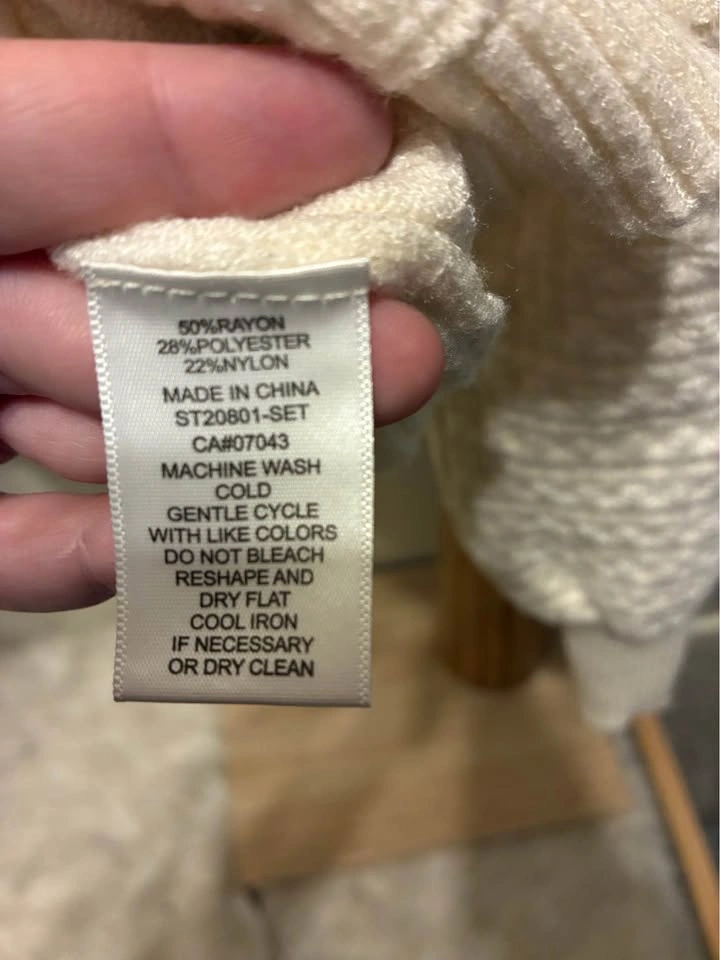 Jessica Simpson Cream Cardigan with Black Bow Detail size SM - photo 4