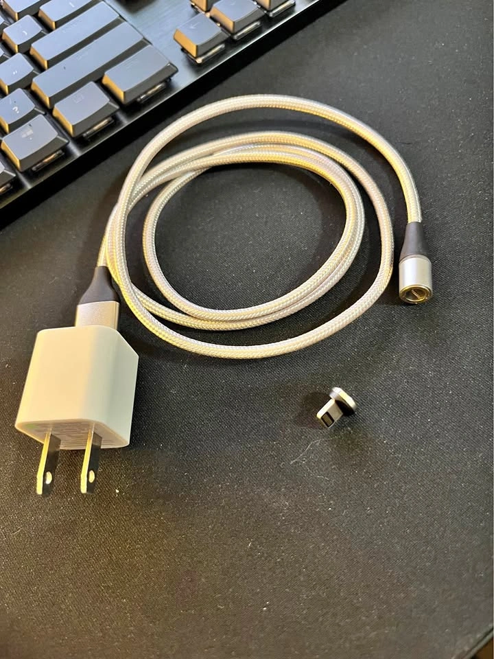 Magnetic lightning charger for iPhone/ iPad