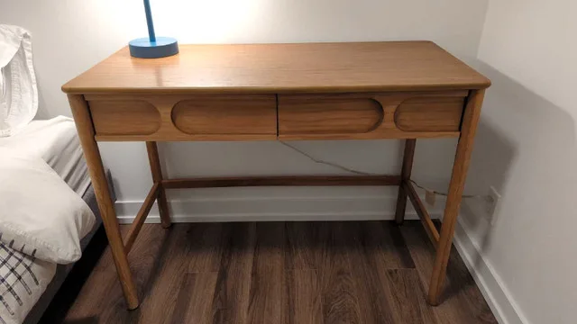 Crate & Kids Wooden Desk image indicator(8)