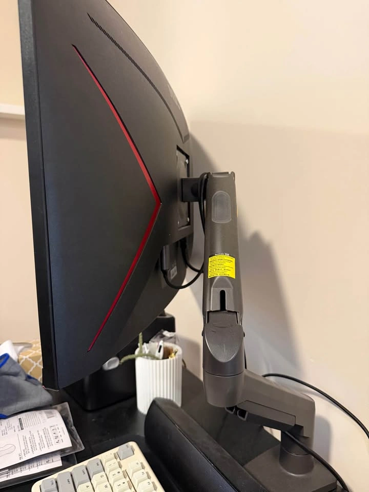 AOC 27” Curved 240Hz Gaming Monitor with Monitor Arm - photo 3