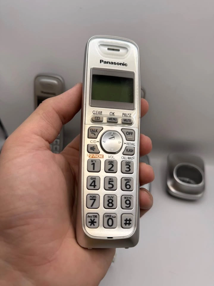 Panasonic Cordless Home Phone System w/ 3 Handsets - photo 2
