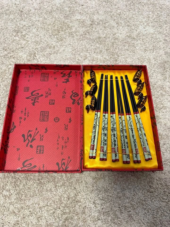 Fancy Chinese Chopsticks Set 5 Pairs & Duck Rests