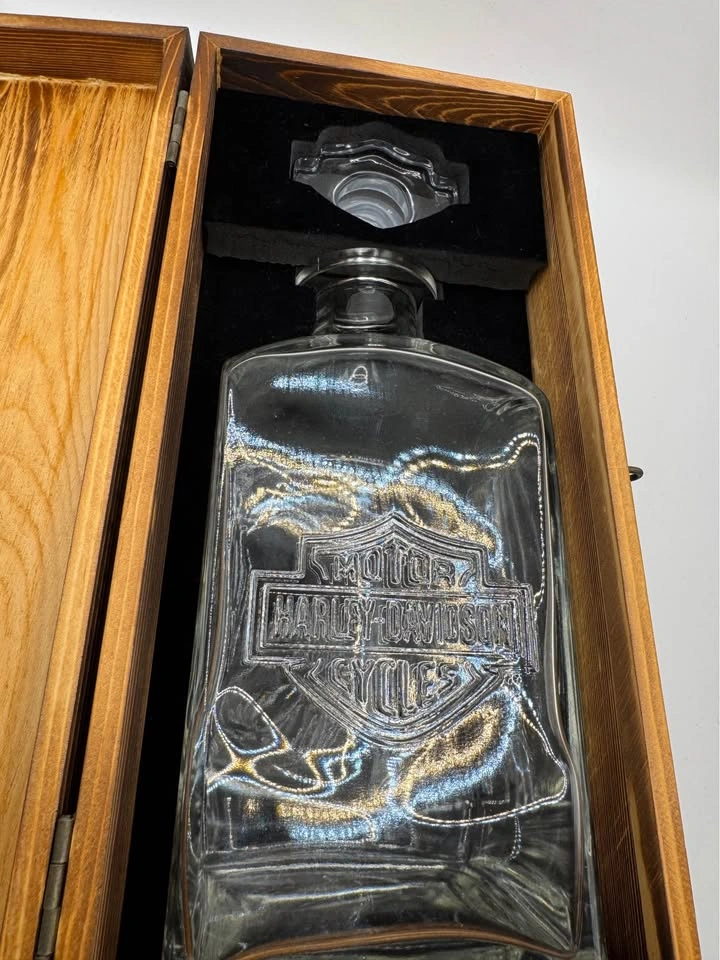 Harley-Davidson Glass Decanter Set w/ Wooden Case - photo 3