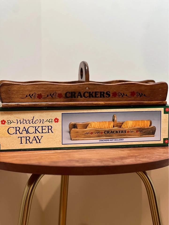 Vintage Wooden Cracker Tray / Hand-Painted Cracker Server - photo 2