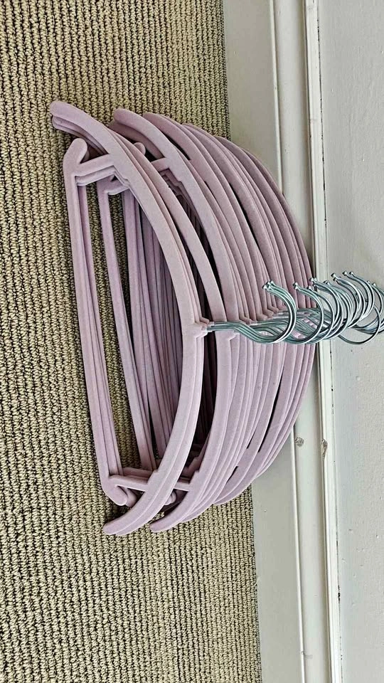 25-Pack Pink Velvet Contoured Hangers