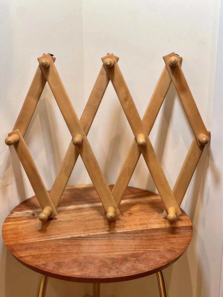 Vintage Wooden Accordion Peg Rack – Expandable Wall Hanger