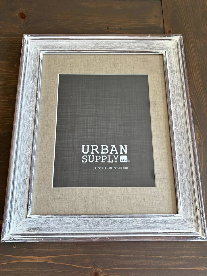 8x10 Urban Supply Distressed White Frame