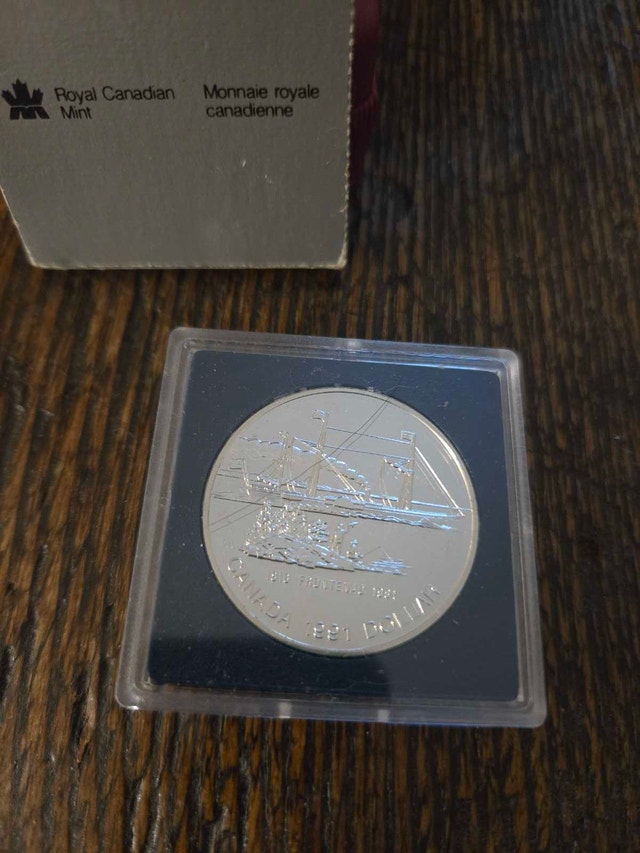 Royal Canadian Mint 1991 Silver Dollar - photo 3