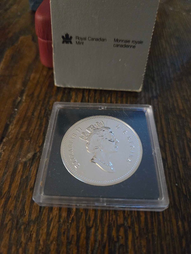 Royal Canadian Mint 1991 Silver Dollar - photo 4